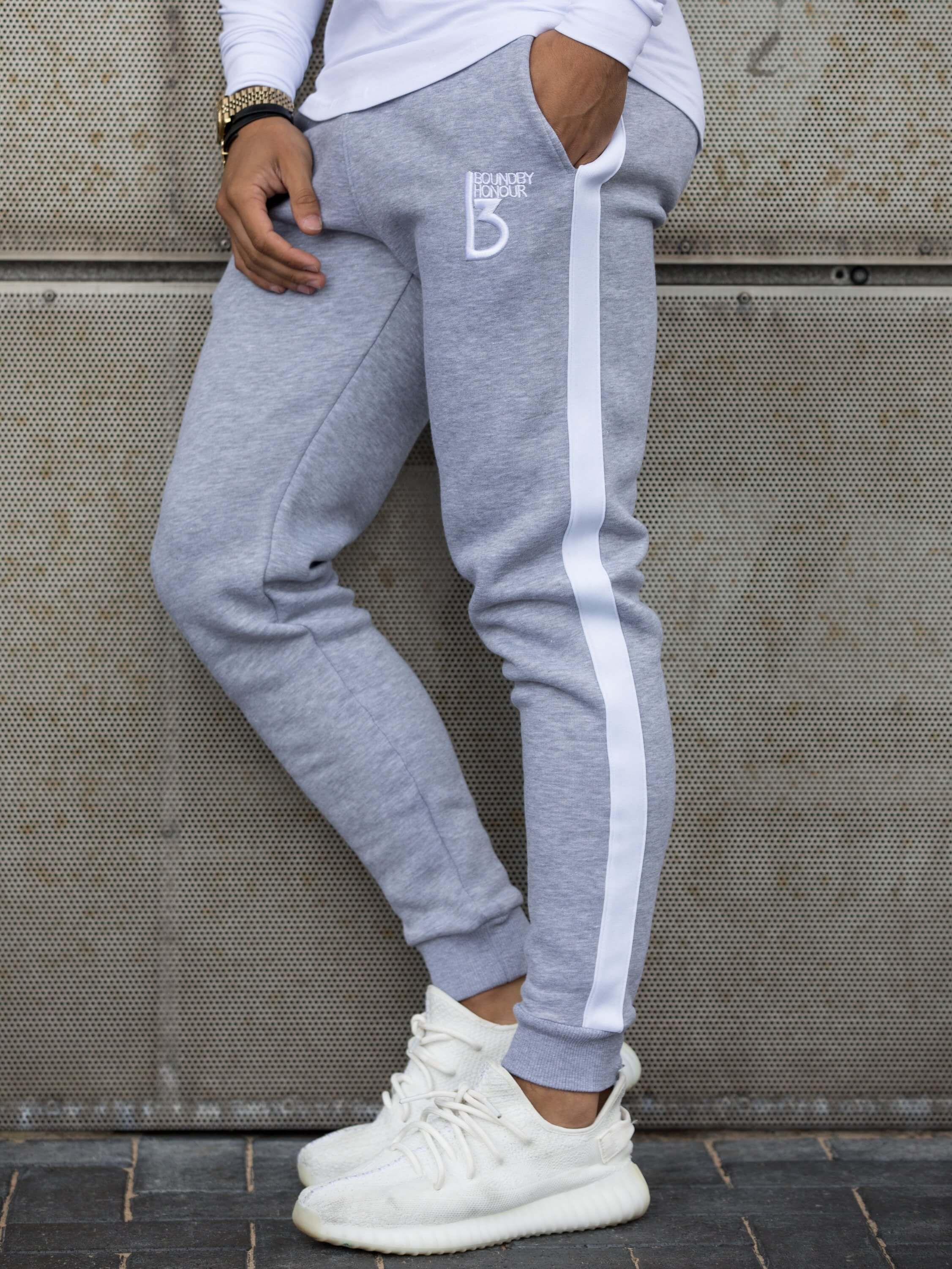 Bound By Honour Radiate Tracksuit Bottoms are ideal for casual everyday wear or in the gym. Crafted from cotton and polyester. The tracksuit bottom has been detailed with a signature design and a BBH embroidery on leg. Matching tracksuit Hoodie available.