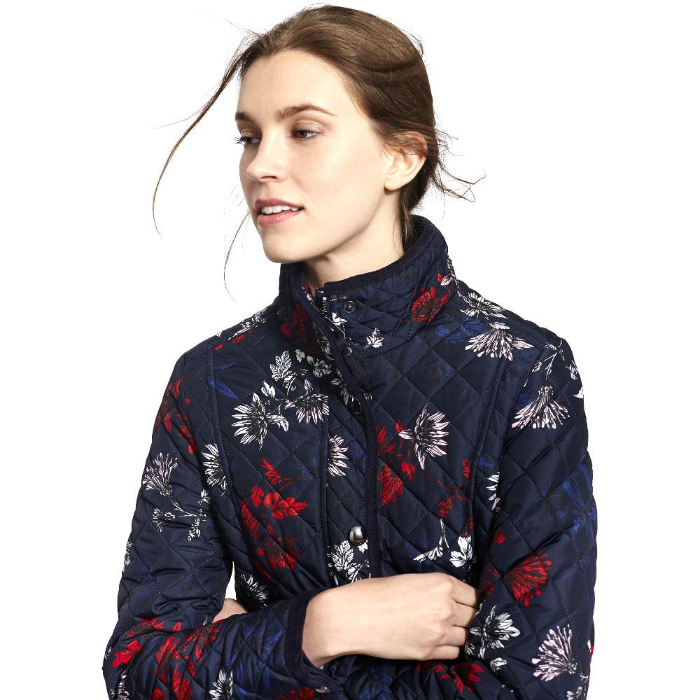 When it comes to quilted jackets, no one does it better. We predict this new style will fast become a firm favourite. The printed lining, the little (but important) details and new seams and stitching give it a truly flattering fit.
