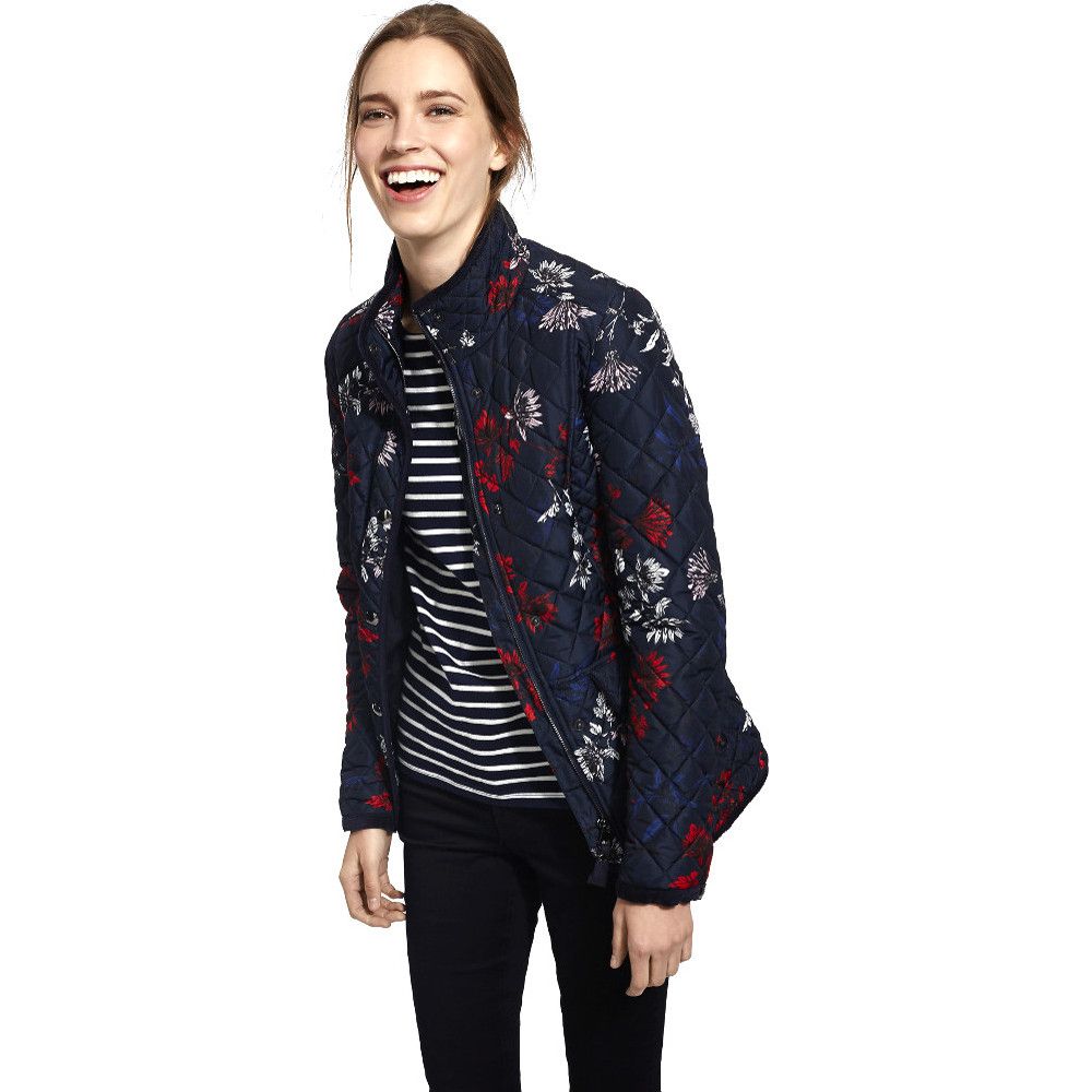 When it comes to quilted jackets, no one does it better. We predict this new style will fast become a firm favourite. The printed lining, the little (but important) details and new seams and stitching give it a truly flattering fit.