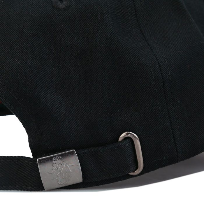 Mens Levis 1977 Skate Baseball Cap in black.<BR><BR>- Six-panel construction.<BR>- Buckle fastening.<BR>- Iconic LUKE BLACK GOLD RED lion head embroidery.<BR>- Chrome metal lion embossed clasp.<BR>- Dyed to match eyelets.<BR>- Hard curved peak.<BR>- 100% Cotton. Machine washable.<BR>- Ref: M531207B