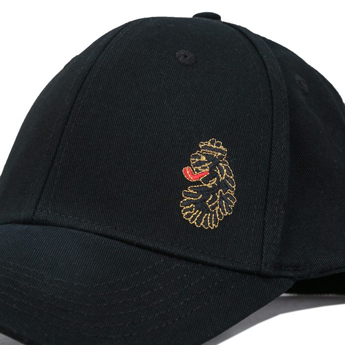 Mens Levis 1977 Skate Baseball Cap in black.<BR><BR>- Six-panel construction.<BR>- Buckle fastening.<BR>- Iconic LUKE BLACK GOLD RED lion head embroidery.<BR>- Chrome metal lion embossed clasp.<BR>- Dyed to match eyelets.<BR>- Hard curved peak.<BR>- 100% Cotton. Machine washable.<BR>- Ref: M531207B