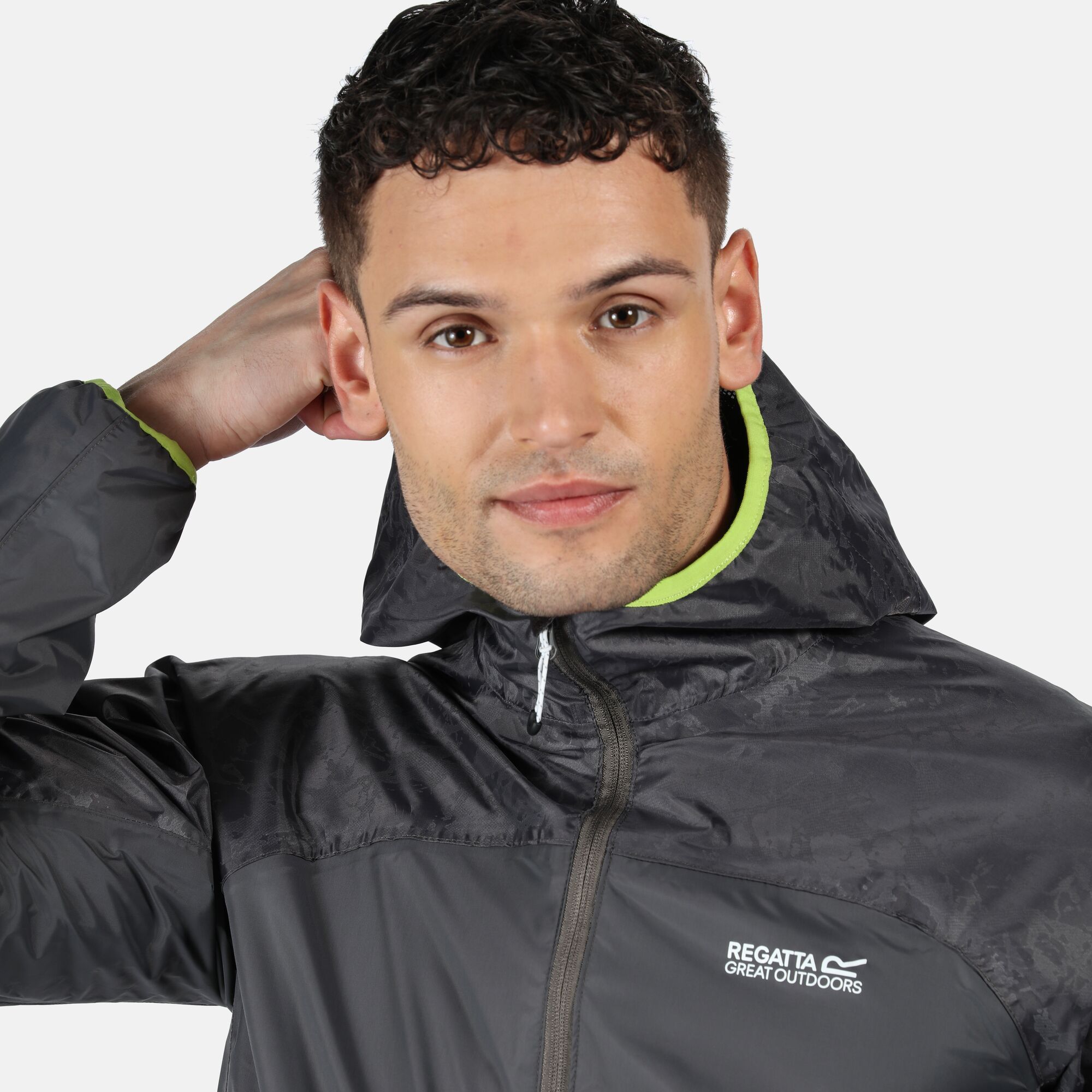Waterproof hooded jacket with stretch trim on hood, cuffs, and hem. Made from lightweight Isolite 5000 fabric. Mesh lining on hood. Ideal for wet weather or as a light layer. 100% polyamide. Hand wash.