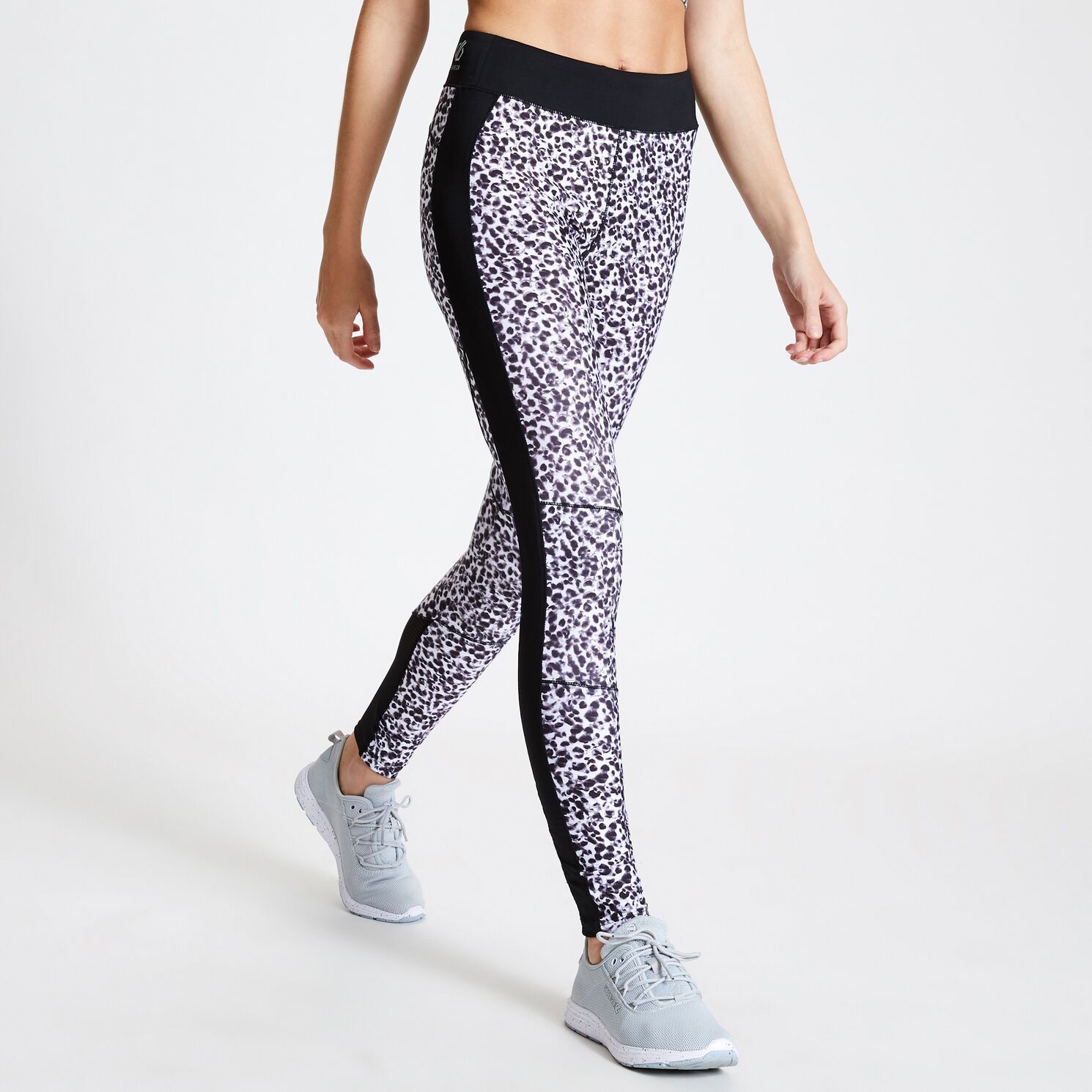 Material: 100% Polyester. Work out leggings made from Q-Wic lightweight fabric. Designed to mould to the body. Quick-drying and high-stretch. Flat locked seams and deep elasticated waistband for comfort.