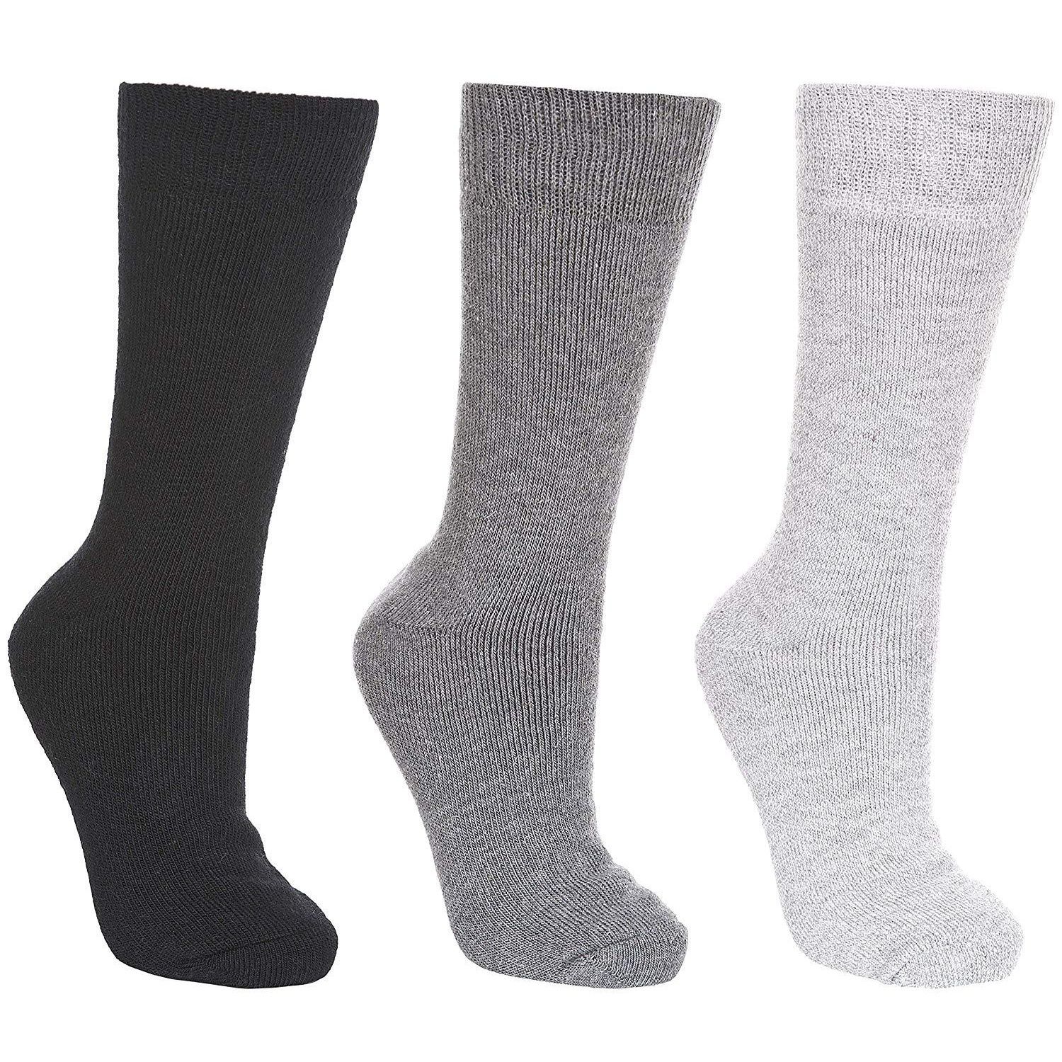 Mens casual socks. 3 pairs per pack. Choice of 2 colour packs. Choice of 2 sizes: UK 4-7 or UK 7-11. 80% Acrylic, 20% Polyester.