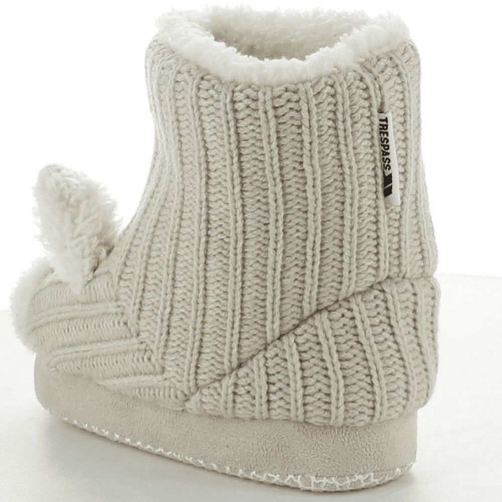 Kids novelty slipper with cute teddy bear design and soft fleece lining. Upper: Knit, Lining: Fleece, Outsole: Microfibre.