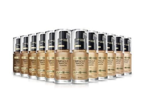 Transform your look with the elegant nude look. Max Factor Miracle Match Foundation ensures the right shade and flawless, nourished with hydration skin. It enhances the natural look of your skin for a healthy-looking finish and flawless coverage. The hydrating formula nourishes each type of skin and blurs imperfections for a beautiful look. The formula is lightweight and adapts to your own skin tone, blending seamlessly to create a natural, dewy complexion. The successful water-in-silicone plus silicone internal emulsion improves skin appearance, giving a medium coverage.