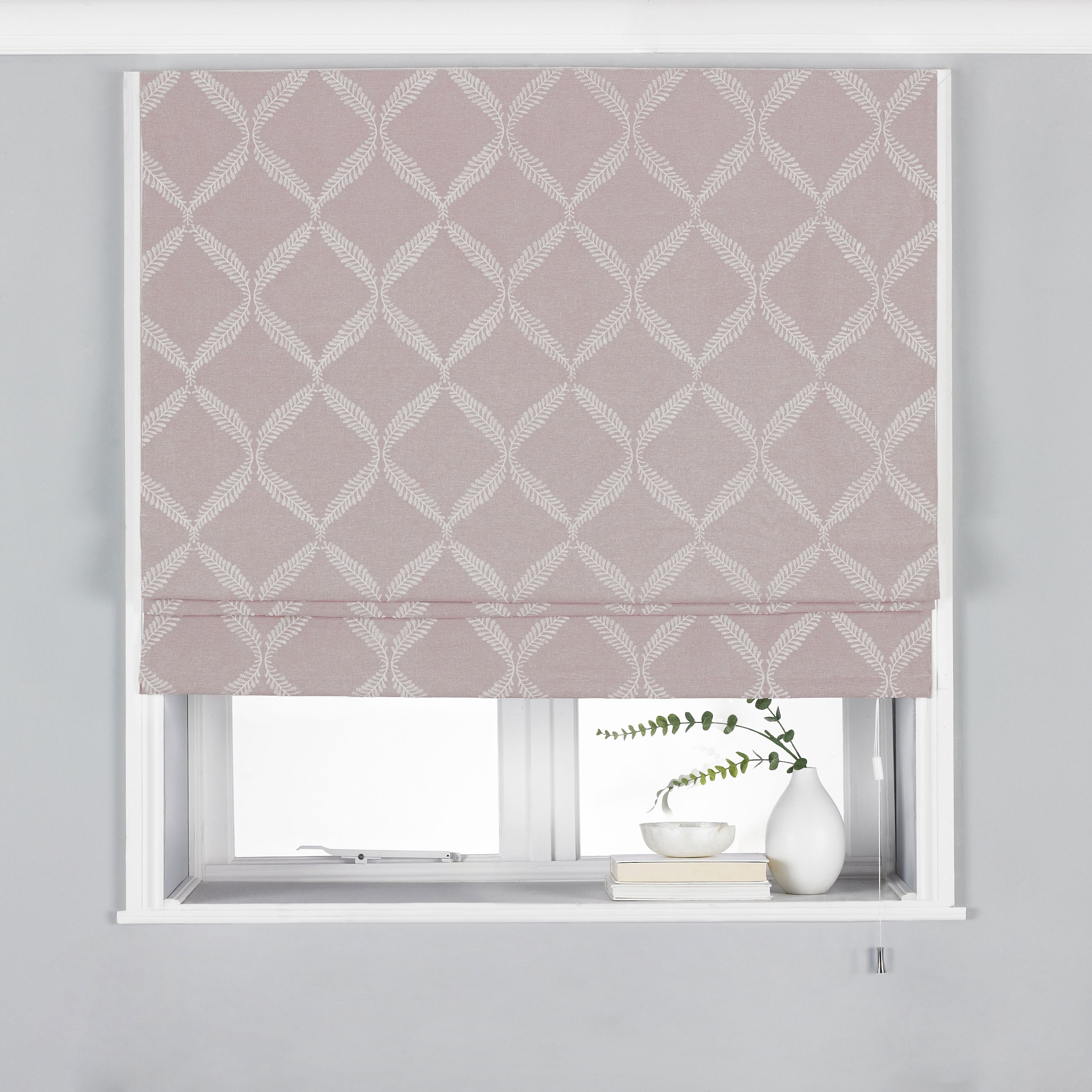 A luxurious, linen-look curtain with delicate lattice embroidery and Roman Blind heading. The Olivia is an elegant design which will fit into both classic and contemporary styled homes.