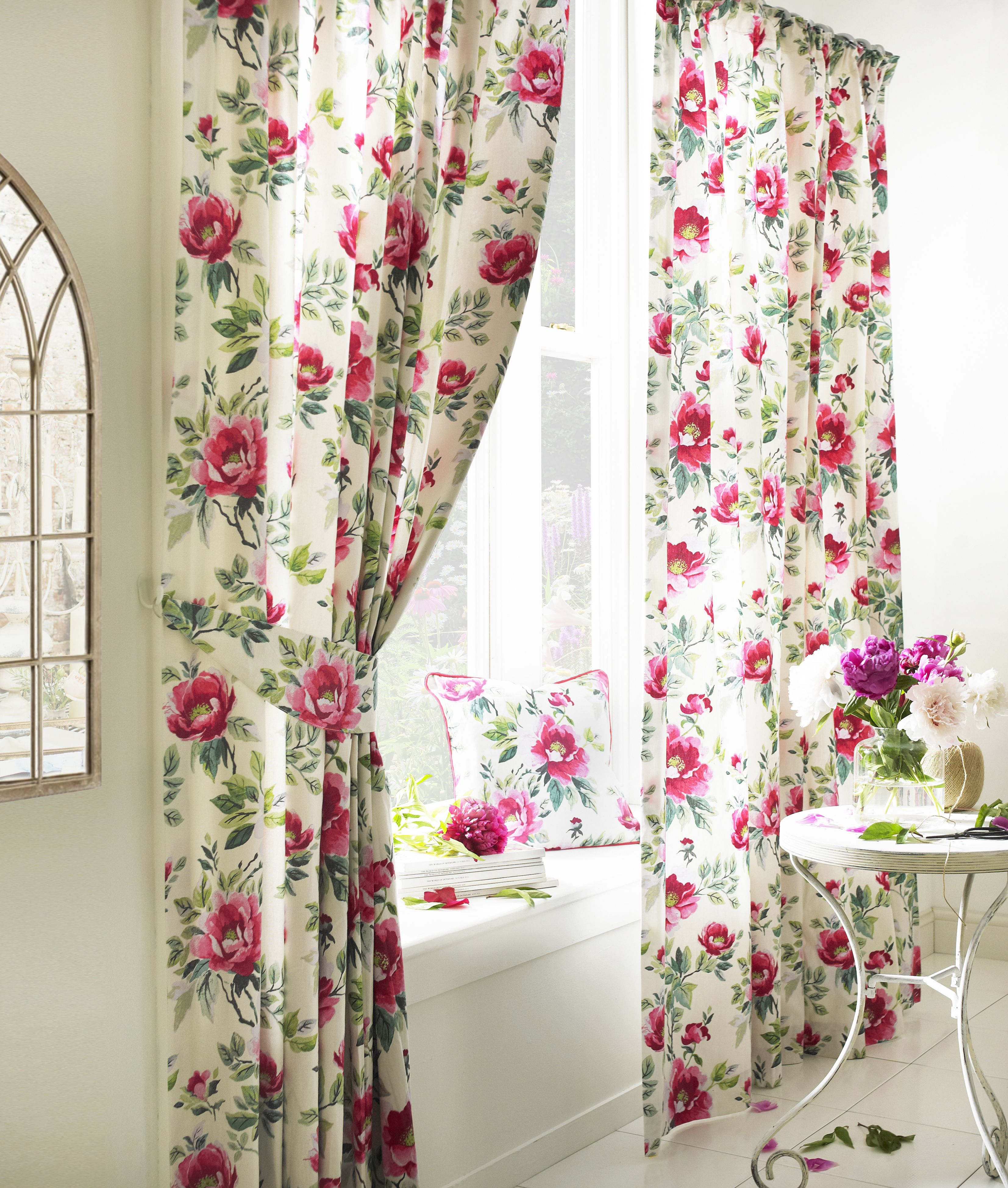 Peony Printed Floral Pencil Pleat Curtains in Fuchsia