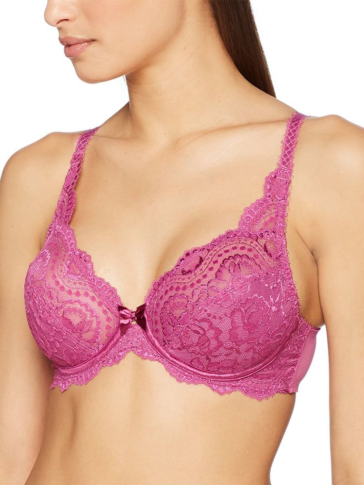 Playtex Flower Elegance combines delicate stretch lace with smooth, soft fabric for a sleek and supportive fit, perfect to wear all day long.  This gorgeous non padded full cup bra features diagonal seams on the cups to centre and support the bust, as well as adding natural uplift.  The bottom cup is lined whilst the semi sheer top cup features a scalloped edge that continues onto the straps for a captivating touch.  The fully adjustable straps are complete with mini loop edge elastic and diamond stitch detailing - finished with a satin bow in the centre.  This Best seller is a must have in your lingerie drawer.