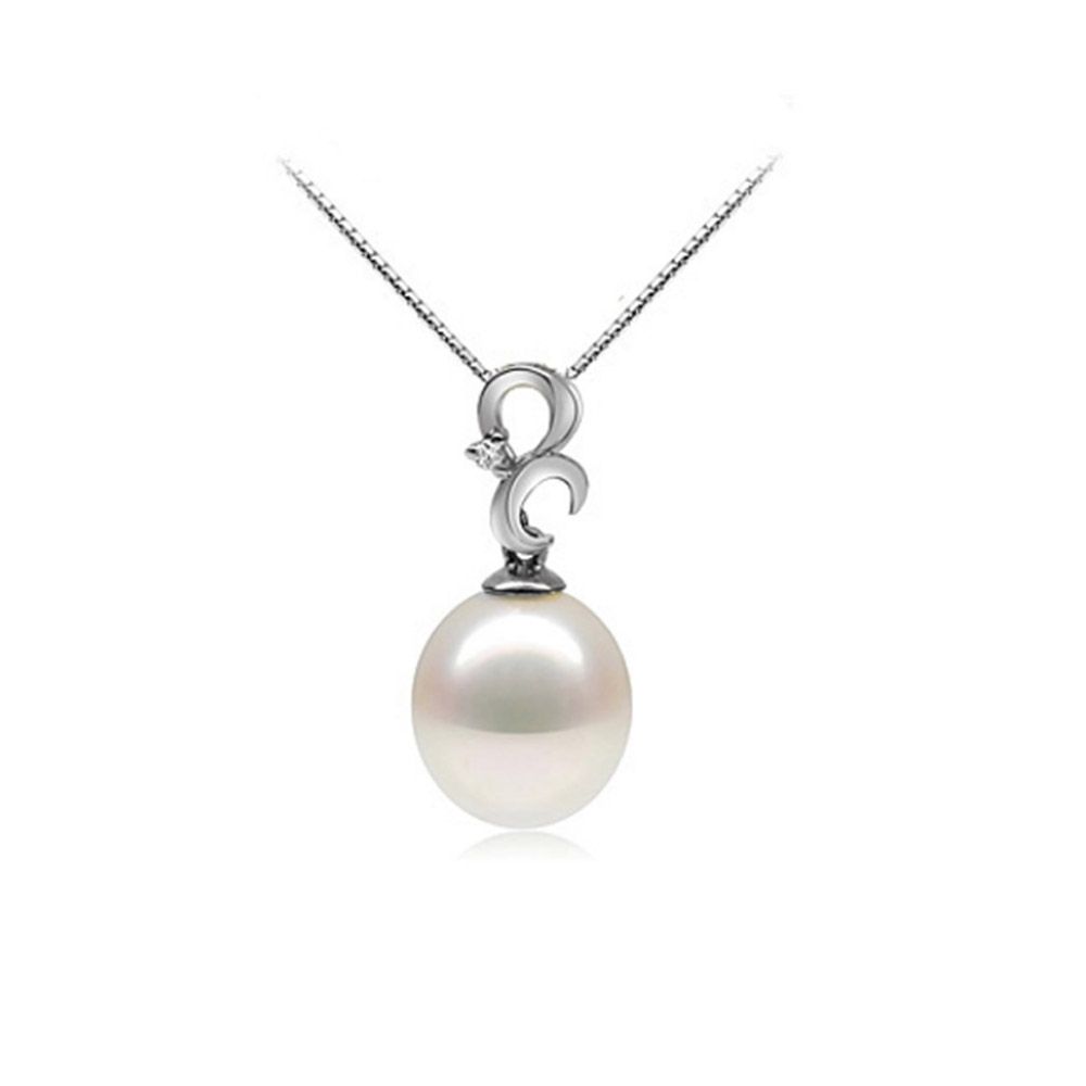 White Freshwater Pearl Pendant, 925 Silver and Cubic Zirconia Superb pendant with great finesse! Composed of a cultured pearl freshwater white frame on a Sterling Silver 925/1000 and set with Cubic Zirconia stone. Description: Pearl Type: Freshwater Culture Color: White Diameter: 9.5-10 mm Shape: Oval Grade: Very high Frame: Fine Silver 925/1000 and Cubic Zirconia stones Length: 2.1 cm Delivered with its fine chain in silver 925 of 40 cm.