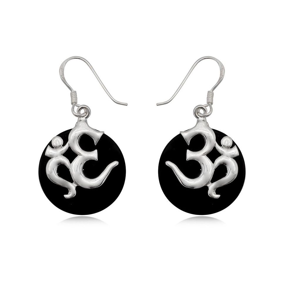 Black Mother of Pearl Drop Om Earring and Silver 925 This pair of earrings is 925 set of Nacre. This magnificent creation, easy to wear, add a touch of elegance for any occasion. Length: 2.40 cm Diameter: 2 cm. Weight: 4.88 grams Suitable for pierced ears