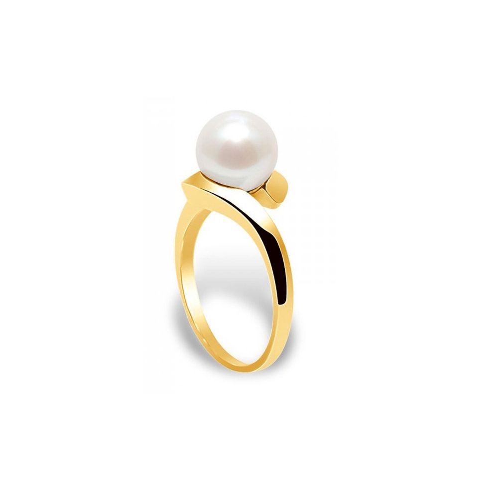 White Freshwater Pearl Ring and Yellow Gold 375/1000 Made in France A classic, this ring is made of genuine white freshwater pearl round and 7 mm. Shape of the pearl: Round Pearl size: 7 mm Material: Yellow gold 375/1000 Weight of gold: 3.20 gr