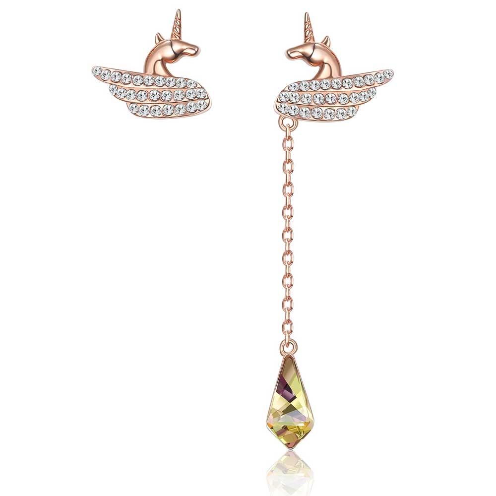 Dangle earrings in the shape of a Unicorn Beautiful pair of pendulous and asymmetrical earrings, in the shape of a unicorn head, composed of white crystals and Aurora borealis of Swarovski. Rhodium-plated frame in rose gold color. Pendant length: 4.8 cm Short loop length: 1.2 cm Width approx 1 cm Suitable for pierced ears.