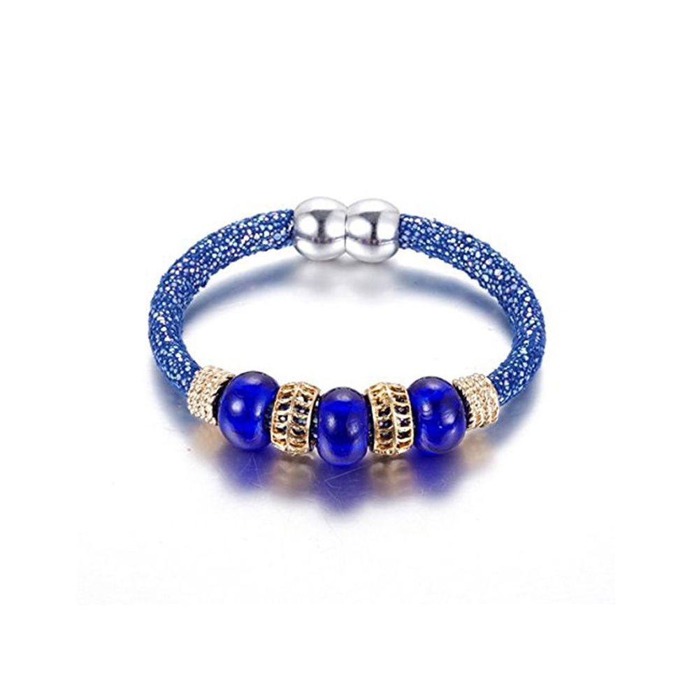 Blue Glass Beads Bracelet and Steel Gold This beautiful bracelet is made of 3 blue glass beads. Gold colored steel elements intercallent pearls. Length: 19 cm The magnetic clasp is made of stainless steel. This bracelet sparkles and you sublimate at your parties! Succumb to the beauty of this bracelet that will not disappoint.