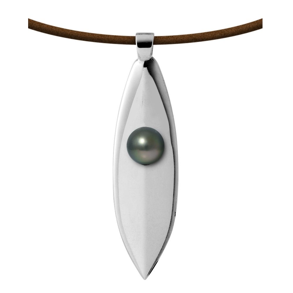 Tahitian Pearl Surfboard Leather Man Necklace and 925 Sterling Silver Made in France This beautiful leather neckalce is made of genuine Tahitian pearl round of 8 mm. The setting is in silver 925/1000 end for a perfect finish and extreme shine. Leather Necklace Length : 50 cm (adjustable on demand) Shape of pearl: Round Size of the pearl: 8 mm Silver 925/1000 Weight: 11.10 gr