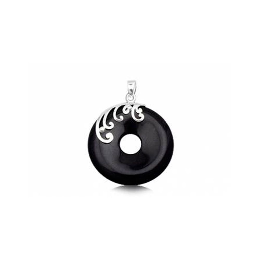 Round Pendant in Black Sandstone and 925 Silver Superb pendant in shape of an round. Mounting in 925 silver. Gem : Black Sandstone Size : 3.5 x 3.5 cm Weight : 12.6 gr