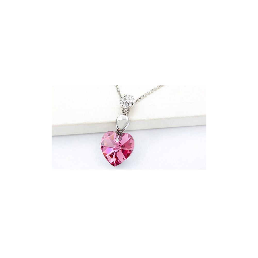 Heart Pendant made with a Pink Crystal from Swarovski This wonderful heart-shaped pendant is made with a pink Crystal from Swarovski. Mounting: 18K White gold plated (3 layers), set with white crystals. Pink Crystal from Swarovski White Rhinestones Size: 32 x 14 mm. Included chain: 40 cm.