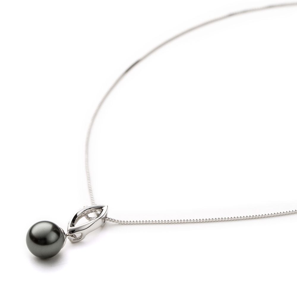 Grey Pearl and Crystal Pendant This beautiful pendant in refined and elegant design, consists of a grey pearl. At the top thereof, the carrier is set with small white crystals. The frame is plated in 18K white gold. Supplied with chain and adjustable 40 cm (5 cm). Pendant size: 3.5 cm x 1 cm