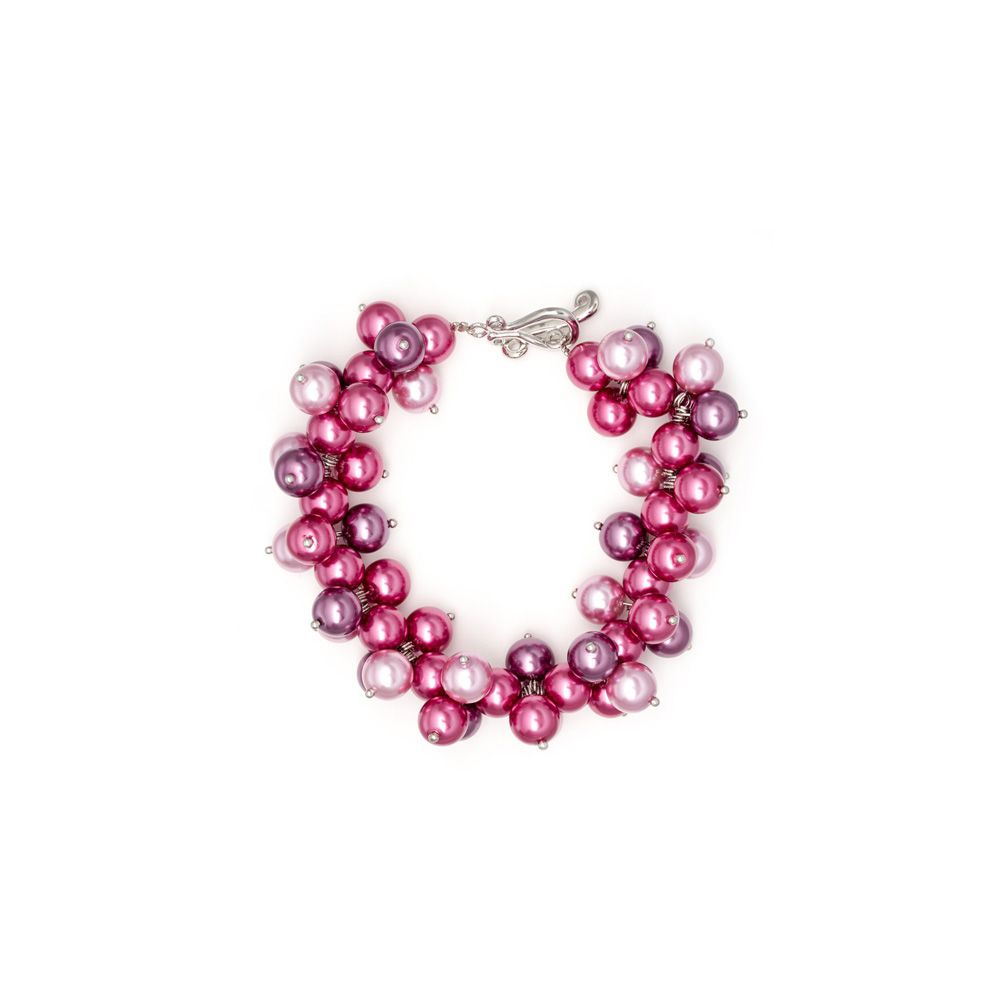 Pink and Fuchsia Multi Pearls Bracelet This charming bracelet is made of pink and fushia synthetic beads. The toggle clasp is worked as S. Frame high quality alloy Rhodium plated for a perfect finish and extreme shine. Elegant and original, this is the perfect accessory for a night or to illuminate a simple outfit. Description: Type of Clasp: Toggle Strap Length: 22 cm Bead diameter: 5 to 7 mm Color: Pink and Fuchsia