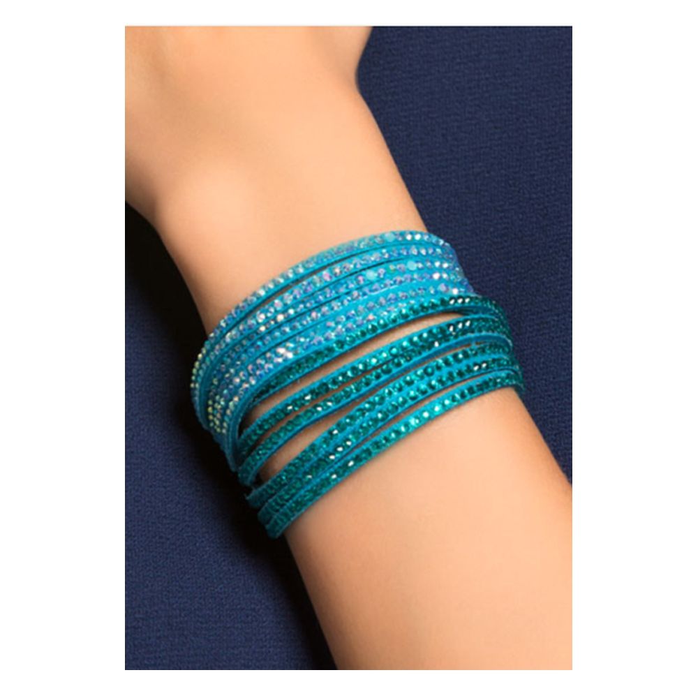 White and Blue Swarovski Crystal Elements and Turquoise Velvet 3 Rows Bracelet This beautiful bracelet, double turn, turquoise velvet has 3 rows. These rows are set with a multitude of white Swarovski Elements crystals with intense Blue en reflections. The clasp, stainless steel is pressure for easy and quick handling. The length is adjustable thanks to its 2 snaps. This bracelet sparkles and you sublimate at your parties! Dimensions: 39 cm x 2 cm Succumb to the beauty of this bracelet that will not disappoint.