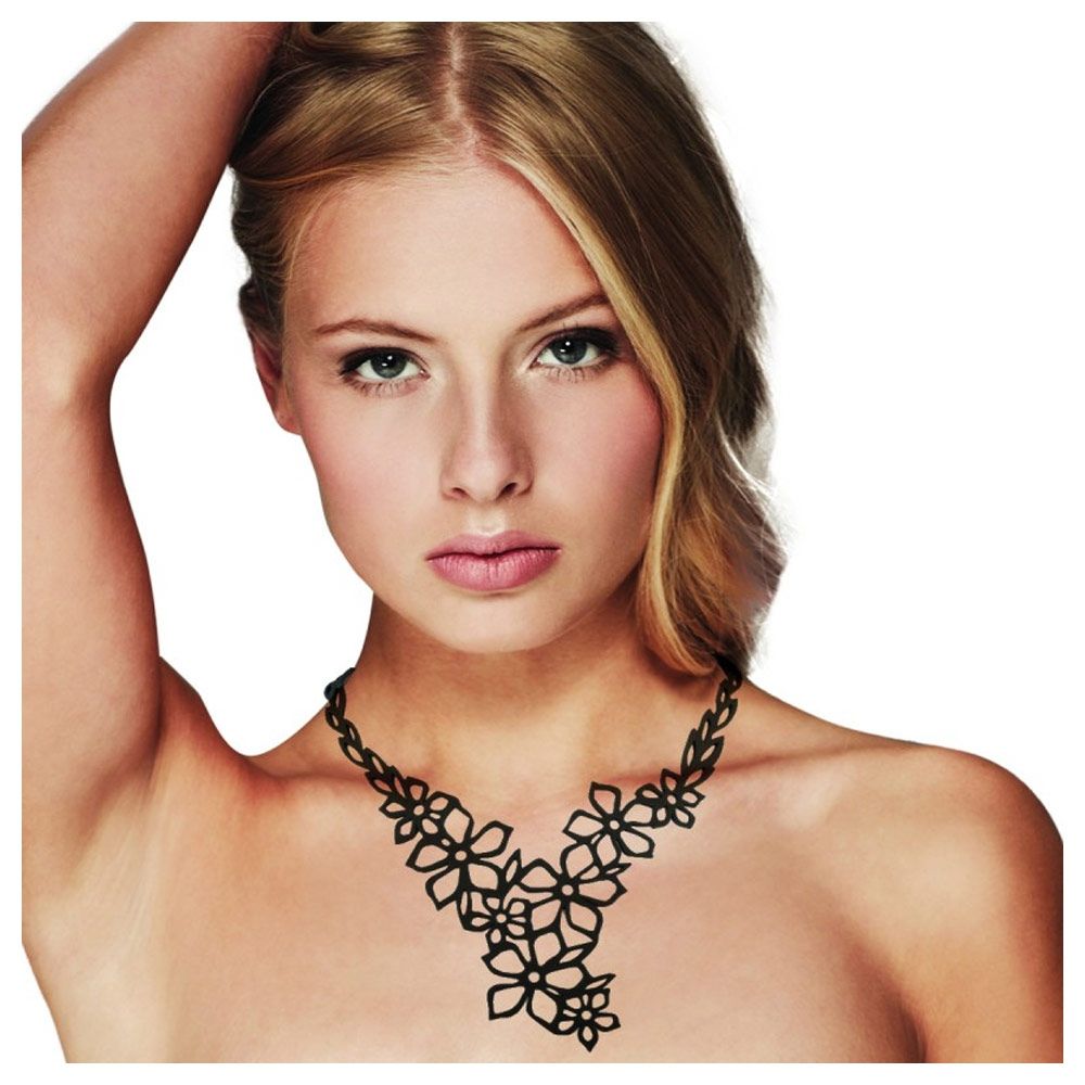 Black Silicone Gum Tiare Flower Necklace and Bracelet Set Effect Tatto Magnificent French creation with floral look. Made of black silicone gum it has many advantages. Anti allergic it will suit all people not supporting the metals. Very nice to wear this material is lightweight, very soft, like a second skin for a tattoo effect. Malleable and deformable, you can fold it, put it away, manhandle this jewel will resume its original shape. Ideal to take it anywhere with you. Very durable you can wear it in all circumstances as at the beach or pool. Description Necklace : Material : silicone Adjustable length: 35 to 45 cm Thickness: 2 mm Weight: 12 gr Description Bracelet : Material : silicone Adjustable length: 16 to 21 cm Thickness: 2 mm Weight: 9 gr Optional with or without crystal