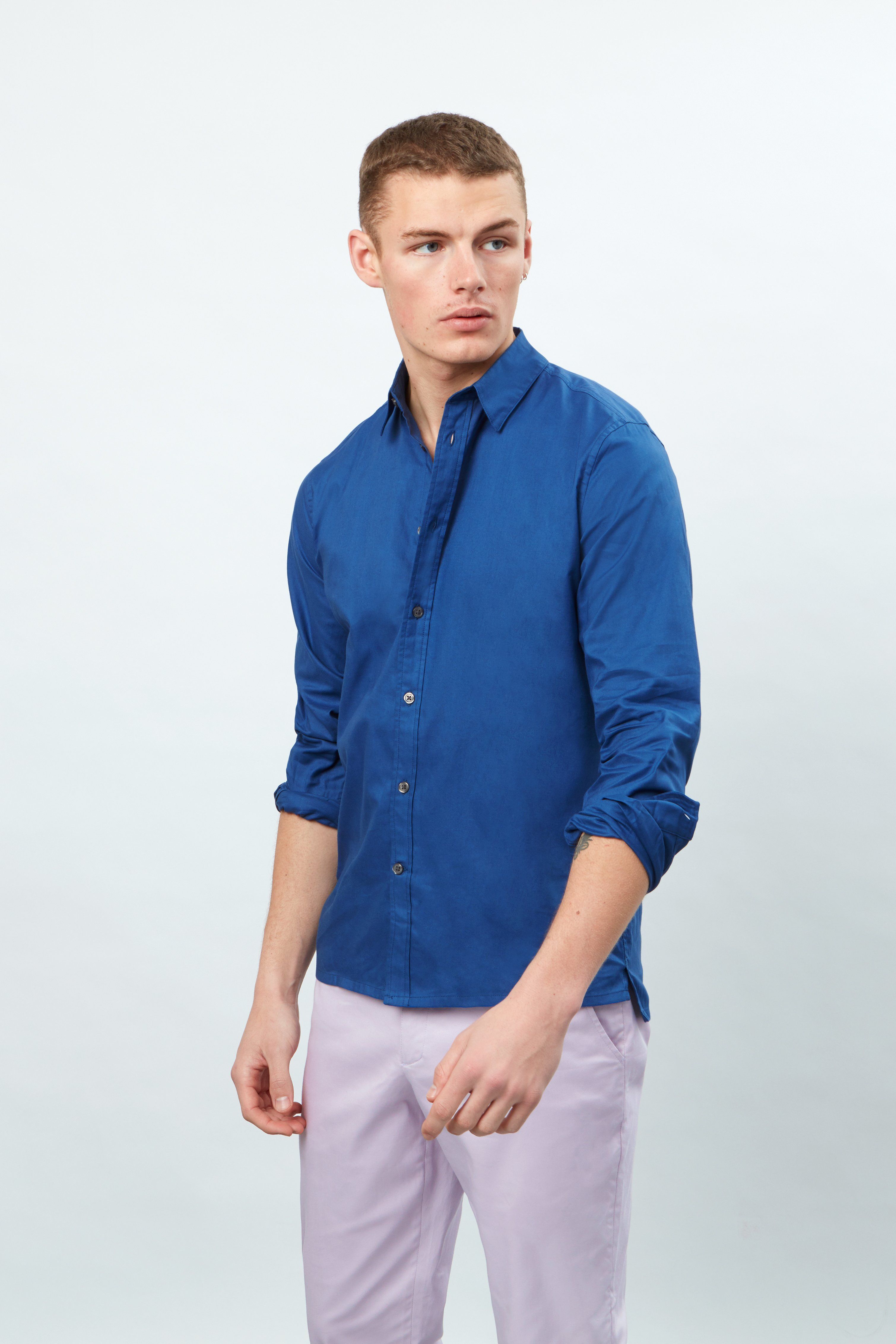 Long Sleeve Shirt
RJL0026
Button front long sleeve shirt in mid weight cotton. 
KEY: Utility, Mid-Weight, Everyday. 
DETAIL: Seven-button front, single button cuffs, soft collar, side vents, locker loop. 
FABRICATION: 100% cotton 
 