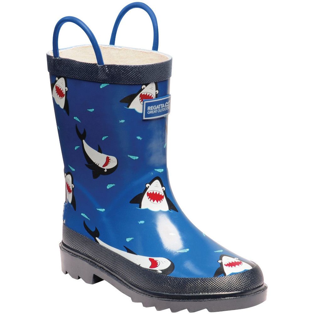 With super cute printed patterns and fun colours, the kids' Minnow Wellington Boots are guaranteed to brighten up the cloudiest of days. They're made of soft rubber with a natural cotton lining, easy on-off handles and a grippy tread. Adventure ready, whatever the weather. Weighs 438 grams.