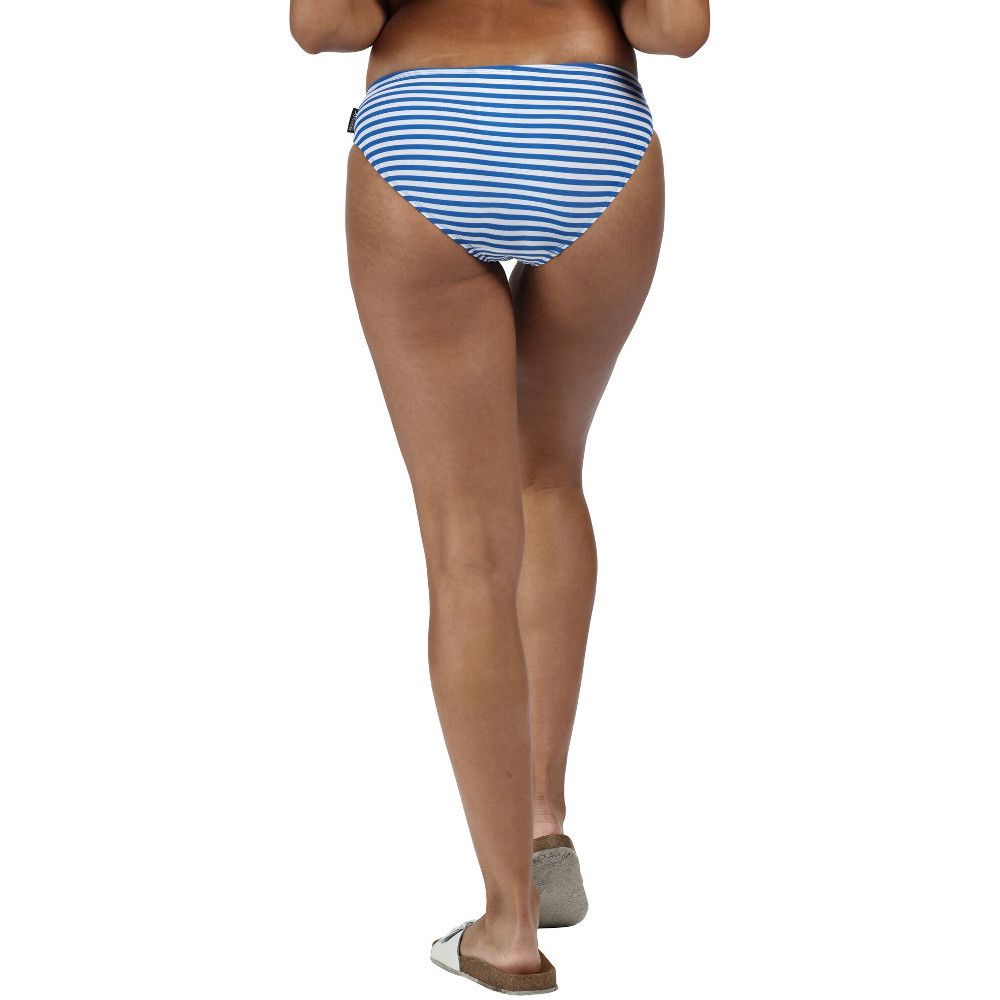 Mix and match your favourite styles from our Aceana Collection to create your perfect two-piece swimsuit. The Aceana Bikini Brief is made of soft-touch stretch fabric cut with a flattering high leg and ruching details around the side. With a small Regatta tab on the left hip.