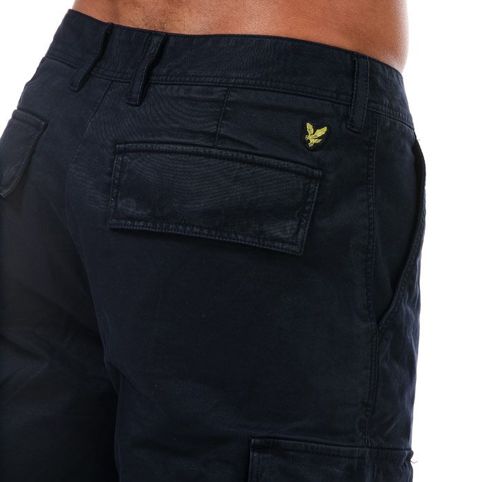 Men's Lyle And Scott Relaxed Cargo Shorts in Navy