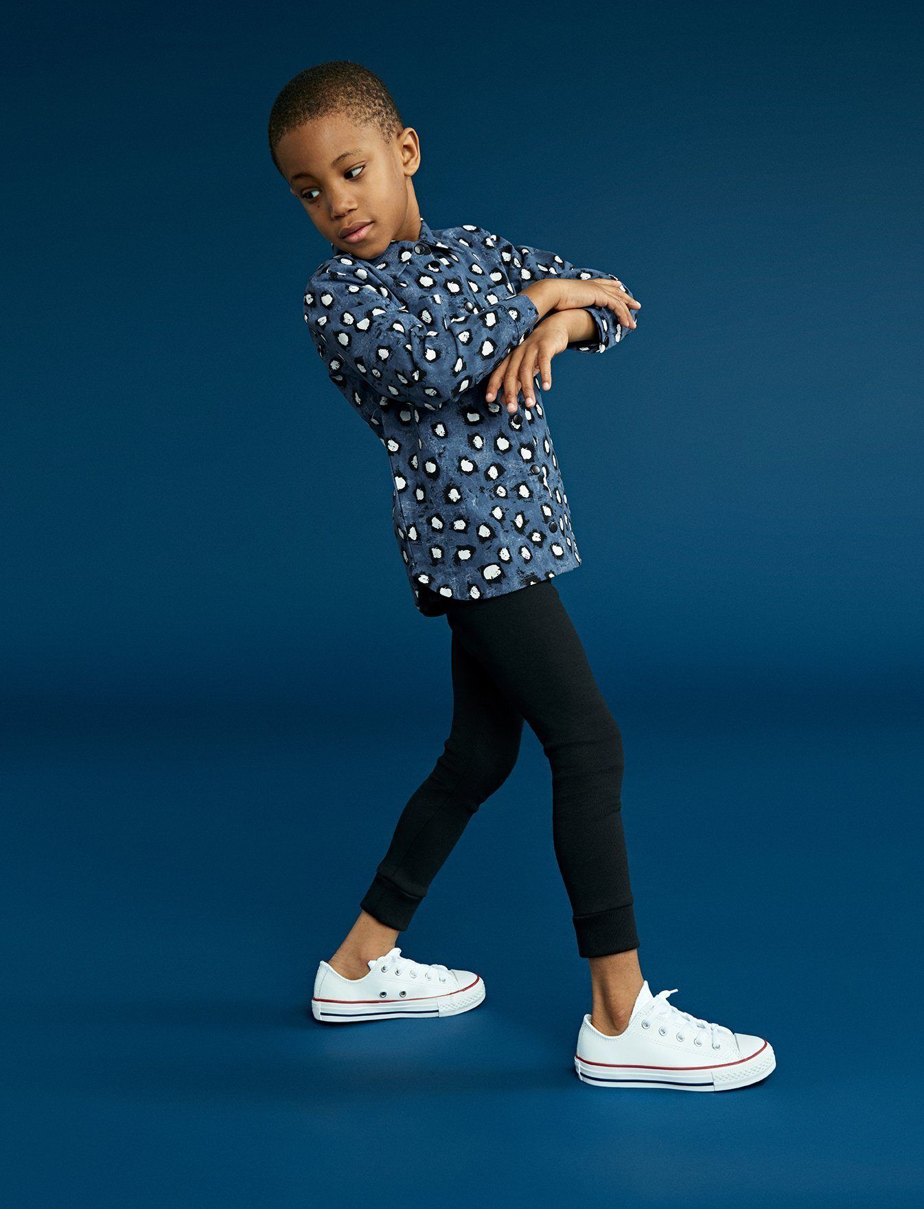 Slim fitting lightweight cotton shirt with our bespoke painted dot print in navy with black and white dots. Features front pockets and press stud front opening for ease of dressing. Shown here with our black ribbed leggings and all week casual sneakers. Designed to be unisex.