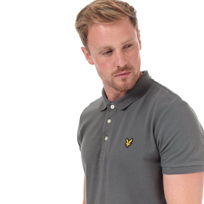 Mens Lyle And Scott Plain Polo Shirt in urban grey.<BR><BR>- Ribbed polo collar.<BR>- Three button placket.<BR>- Short sleeves with ribbed cuffs.<BR>- Even vented hem.<BR>- Embroidered eagle logo at left chest.<BR>- Woven herringbone back neck tape.<BR>- Regular fit.<BR>- 100% Cotton piqué.  Machine washable.<BR>- Ref: SP400VTRZ357