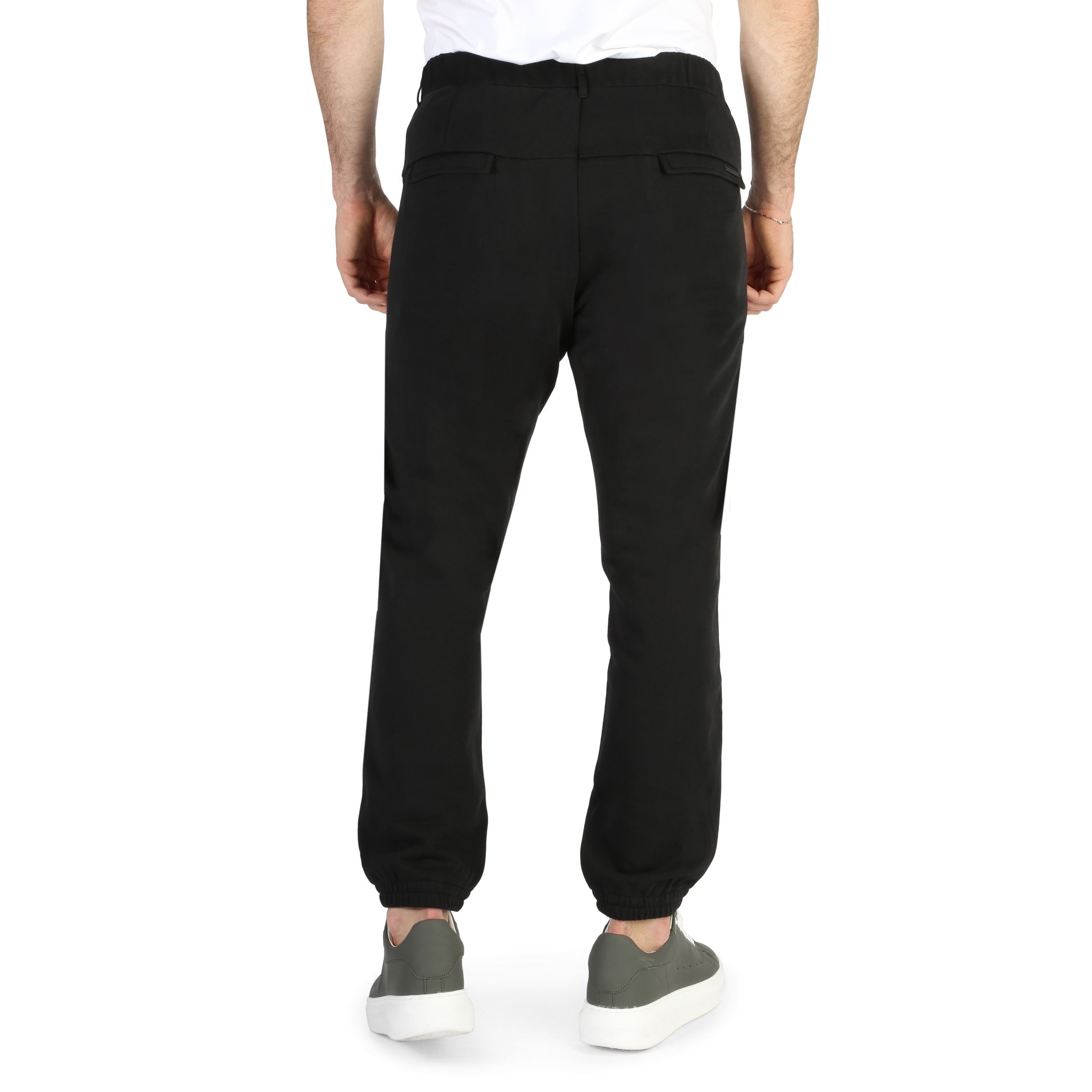 Gender: Man <br> Type: Trousers <br> Fastening: buttons, zip <br> Pockets: 4 <br> Material: polyester 65%, viscose 35% <br> Pattern: solid colour <br> Washing: wash at 30° C <br> Model height, cm: 184 <br> Model wears a size: L <br> Details: visible logo