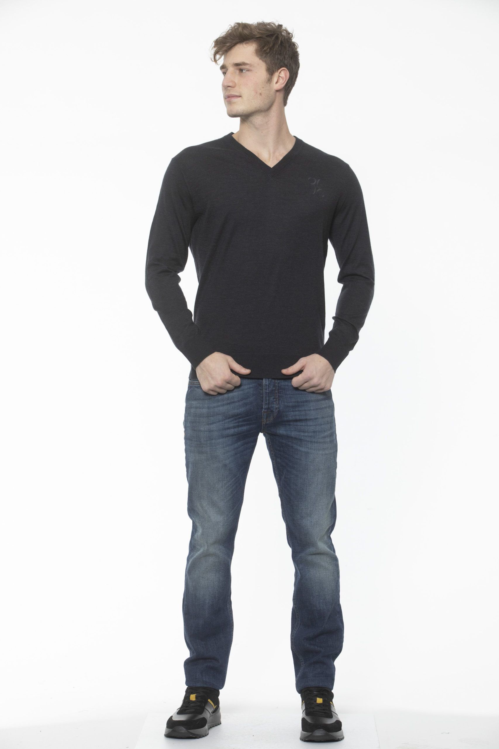<p>Men’s Cashmere V-neck Sweater. Logo Embroidered On The Chest.</p>