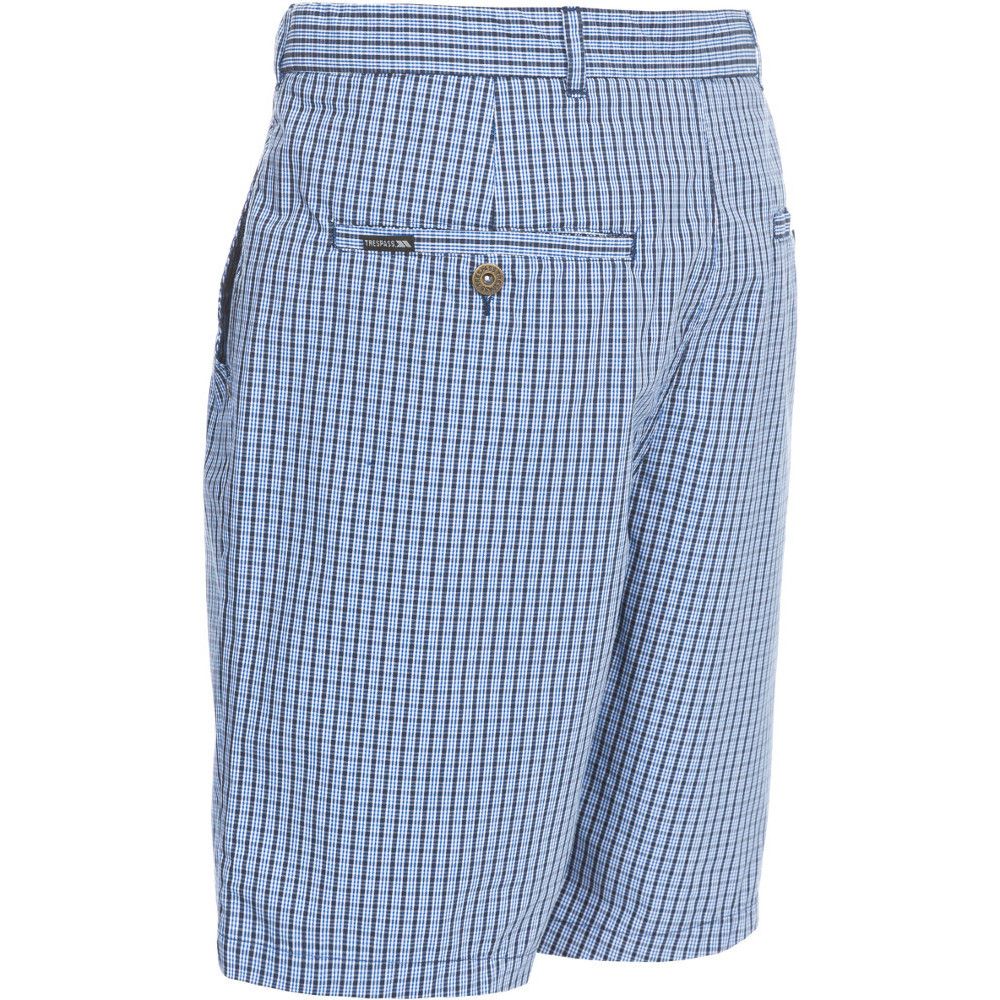 Mens' QUANTUM are shorts by Trespass. The fabric consists of 100% woven cotton and the longer length and flat waistwith inner waist adjustment give QUANTUM an elegant look. There are several pockets to safely store your belongings, first of all the side entry pockets but also a small money pocket and rear jetted pockets secured by buttons.
