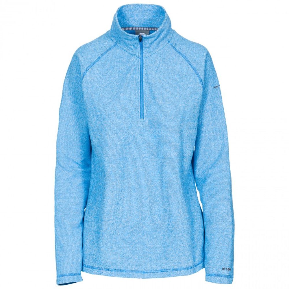Stay comfortable outside in the Meadows women's fleece. Designed with our Airtrap tech, the lightweight material is made to trap in the warmth without weighing you down. Coming in five different colours - from pink to blue and a summer green - it's a must-have.
