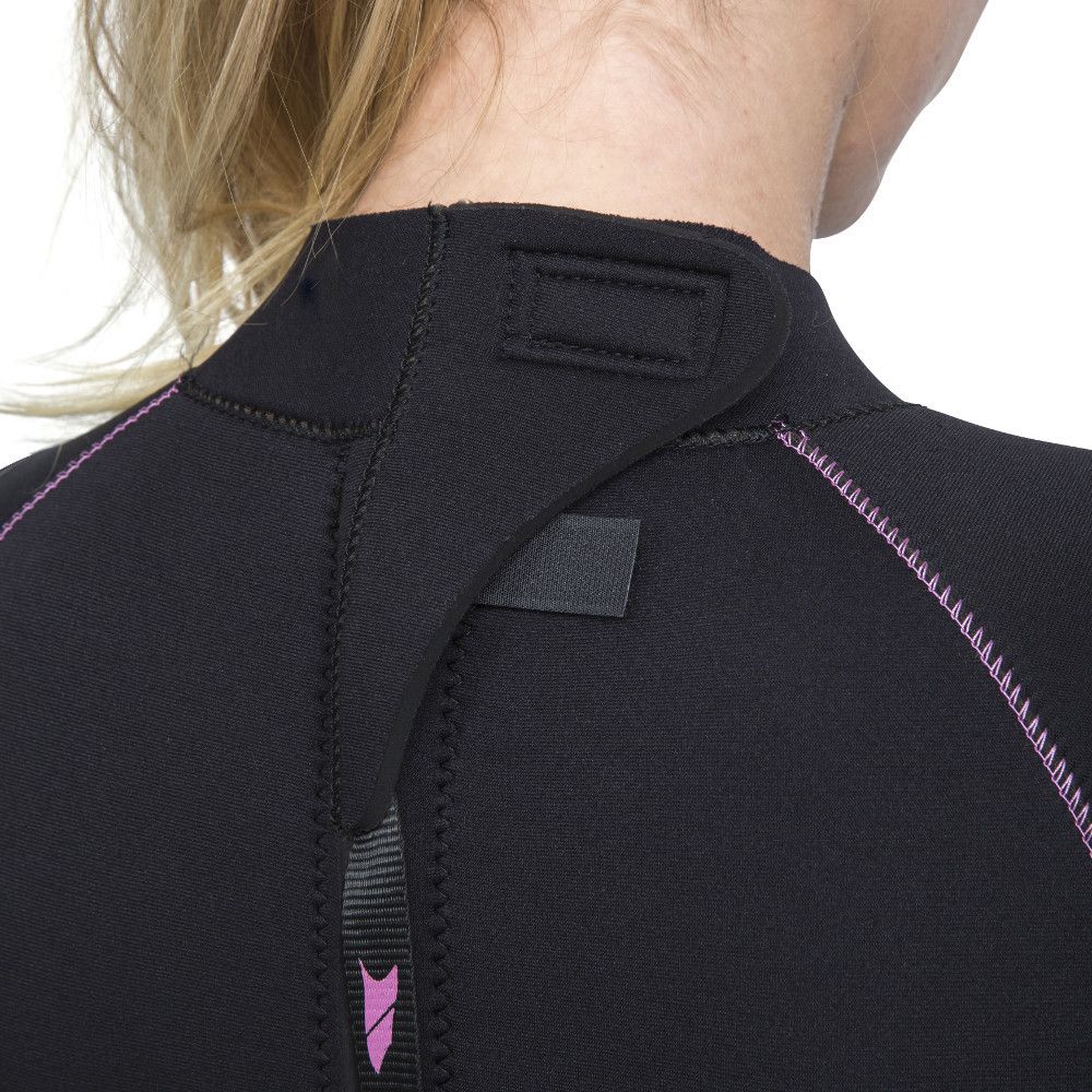 Whether surfing, diving, water-skiing or distance swimming is your thing, the Aquaria women's black full wetsuit is a comfortable and smart choice for watersports. This neoprene, 5mm wetsuit is designed for full body coverage, which is essential for keeping warm in icy waters. With a comfortable ergonomic fit, internal key stash and a rear zip closure with handy tab, this ladies' suit is practical and perfect for serious water activities. Featuring contrast pink panels and Trespass logo to complete the look, as well as knee grips for a good hold when surfing, this wetsuit is perfect for people who like to get out to the seaside on weekends.