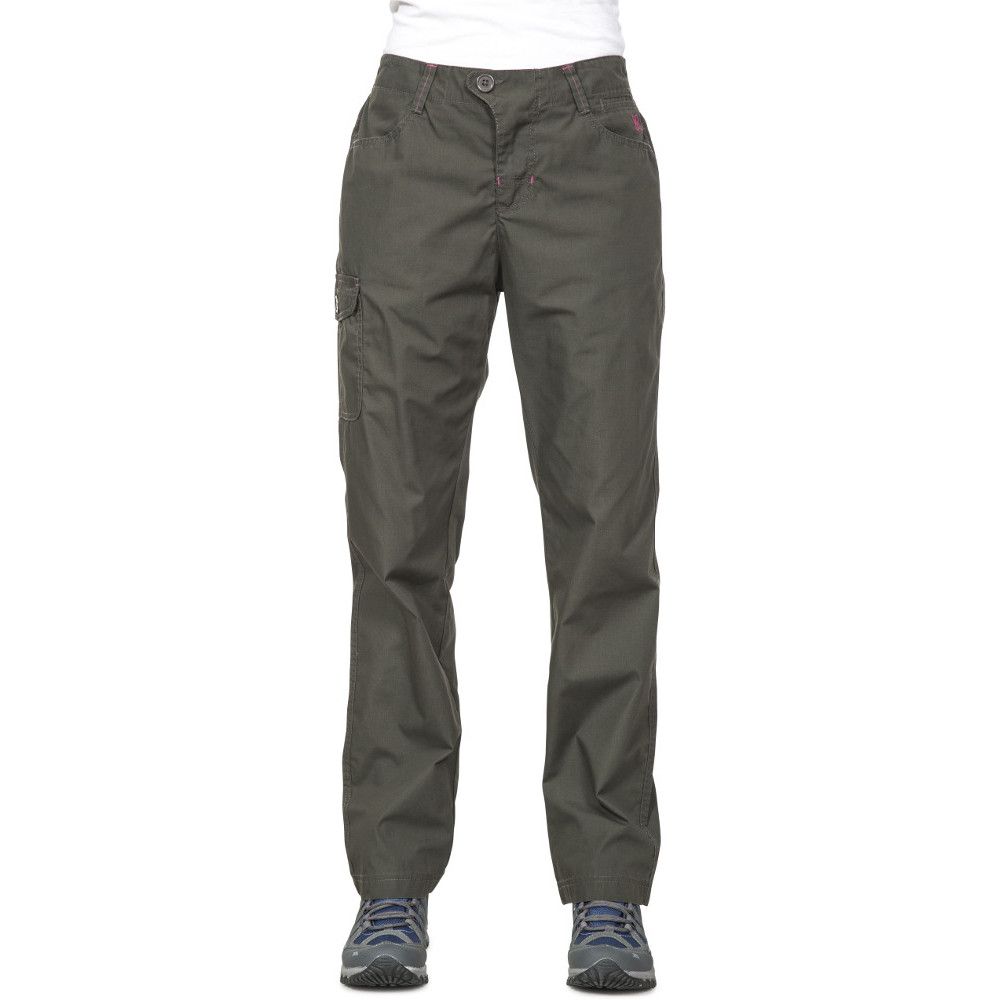 The Rambler women’s trousers offer more protection than you could wish for. With UV protection and a Durable Water Repellent finish, you can hike in extreme comfort without worry – even when the sun comes out.