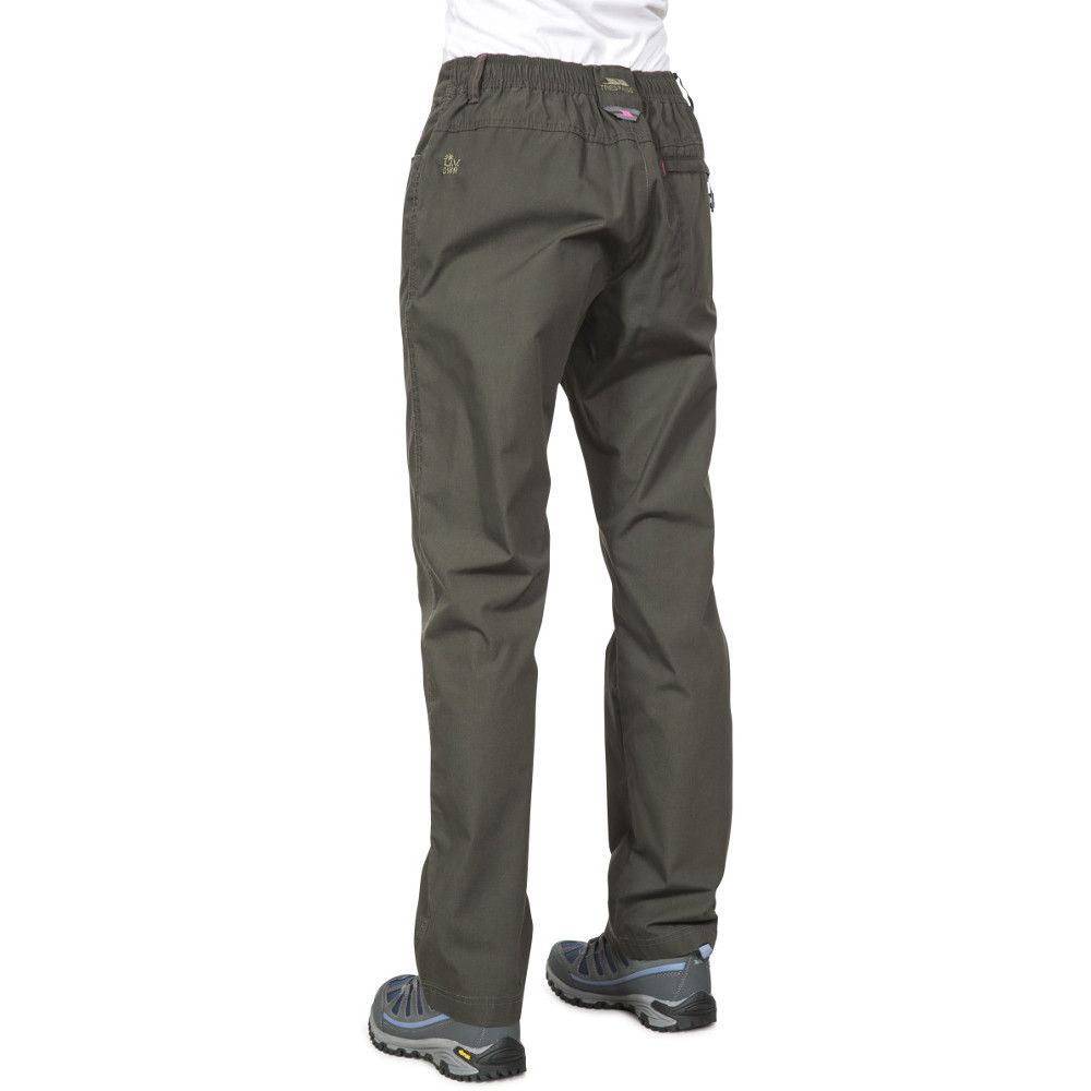 The Rambler women’s trousers offer more protection than you could wish for. With UV protection and a Durable Water Repellent finish, you can hike in extreme comfort without worry – even when the sun comes out.