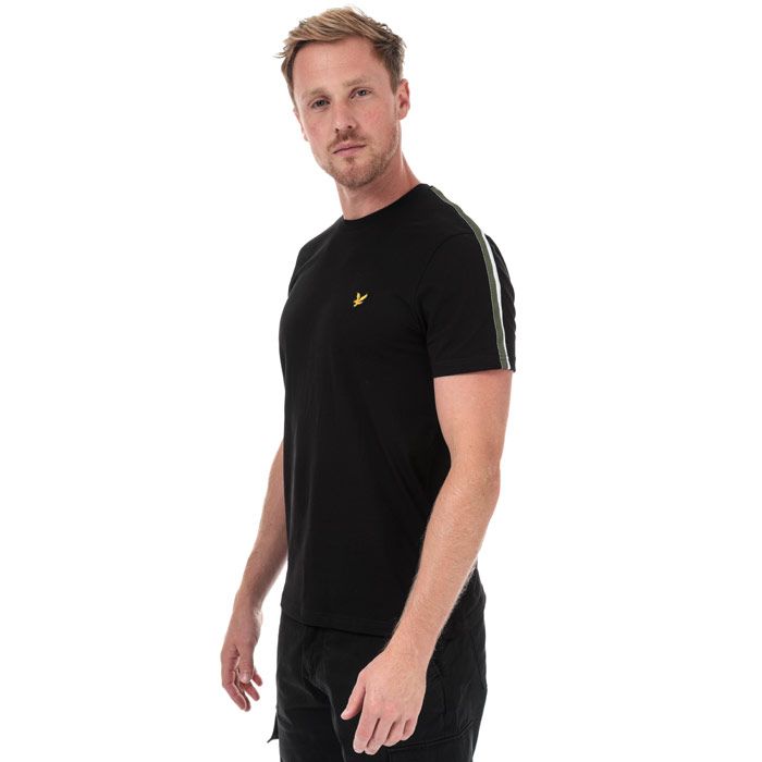 Mens Lyle And Scott Taped T-Shirt in navy - gala red.<BR><BR>- Ribbed crew neck.<BR>- Short sleeves.<BR>- Retro-inspired two-tone tape at shoulders and sleeves.<BR>- Embroidered eagle logo at left chest.<BR>- Woven herringbone back neck tape.<BR>- Soft cotton jersey construction.<BR>- Regular fit.<BR>- 100% Cotton. Machine washable.<BR>- Ref: TS1235VW857