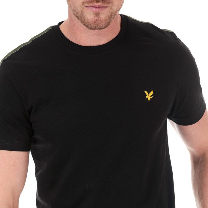 Mens Lyle And Scott Taped T-Shirt in navy - gala red.<BR><BR>- Ribbed crew neck.<BR>- Short sleeves.<BR>- Retro-inspired two-tone tape at shoulders and sleeves.<BR>- Embroidered eagle logo at left chest.<BR>- Woven herringbone back neck tape.<BR>- Soft cotton jersey construction.<BR>- Regular fit.<BR>- 100% Cotton. Machine washable.<BR>- Ref: TS1235VW857