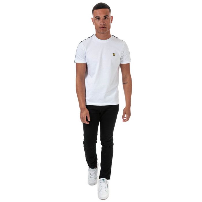 Mens Lyle And Scott Taped T-Shirt in white - navy.<BR><BR>- Ribbed crew neck.<BR>- Short sleeves.<BR>- Retro-inspired two-tone tape at shoulders and sleeves.<BR>- Embroidered eagle logo at left chest.<BR>- Woven herringbone back neck tape.<BR>- Soft cotton jersey construction.<BR>- Regular fit.<BR>- 100% Cotton. Machine washable.<BR>- Ref: TS1235VZ660