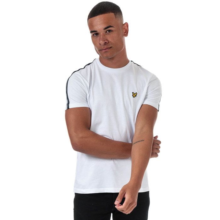Mens Lyle And Scott Taped T-Shirt in white - navy.<BR><BR>- Ribbed crew neck.<BR>- Short sleeves.<BR>- Retro-inspired two-tone tape at shoulders and sleeves.<BR>- Embroidered eagle logo at left chest.<BR>- Woven herringbone back neck tape.<BR>- Soft cotton jersey construction.<BR>- Regular fit.<BR>- 100% Cotton. Machine washable.<BR>- Ref: TS1235VZ660
