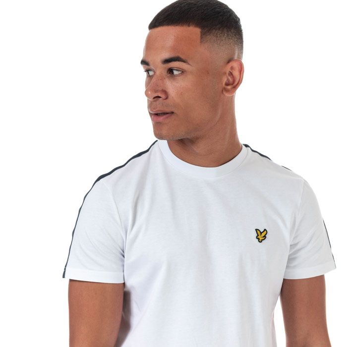 Mens Lyle And Scott Taped T-Shirt in white - navy.<BR><BR>- Ribbed crew neck.<BR>- Short sleeves.<BR>- Retro-inspired two-tone tape at shoulders and sleeves.<BR>- Embroidered eagle logo at left chest.<BR>- Woven herringbone back neck tape.<BR>- Soft cotton jersey construction.<BR>- Regular fit.<BR>- 100% Cotton. Machine washable.<BR>- Ref: TS1235VZ660
