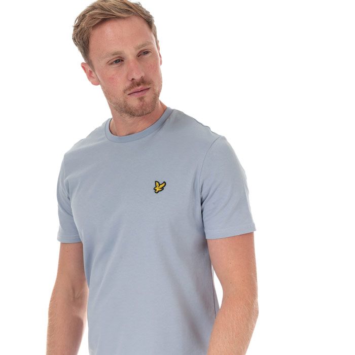 Mens Lyle And Scott Plain T-Shirt in cloud blue.<BR><BR>- Ribbed crew neck.<BR>- Short sleeves.<BR>- Embroidered eagle logo at left chest.<BR>- Woven herringbone back neck tape.<BR>- Soft cotton jersey construction.<BR>- Regular fit.<BR>- 100% Cotton. Machine washable.<BR>- Ref: TS400VZ468