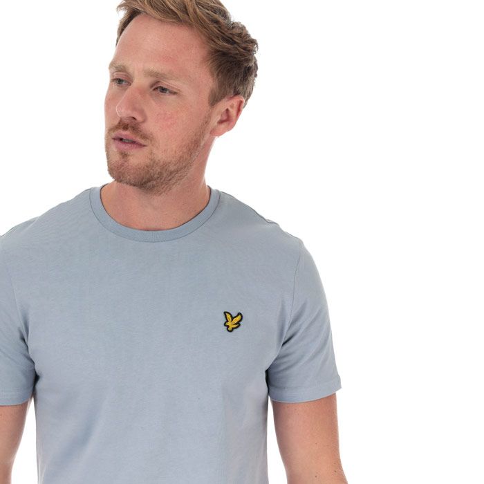 Mens Lyle And Scott Plain T-Shirt in cloud blue.<BR><BR>- Ribbed crew neck.<BR>- Short sleeves.<BR>- Embroidered eagle logo at left chest.<BR>- Woven herringbone back neck tape.<BR>- Soft cotton jersey construction.<BR>- Regular fit.<BR>- 100% Cotton. Machine washable.<BR>- Ref: TS400VZ468