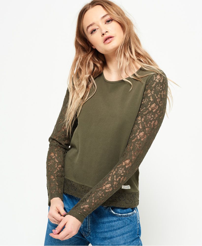 Superdry women’s Willow lace top. An ideal top for those cooler summer days. Featuring lace arms, hem and reverse. The top is finished with a Superdry logo tab on the hem.