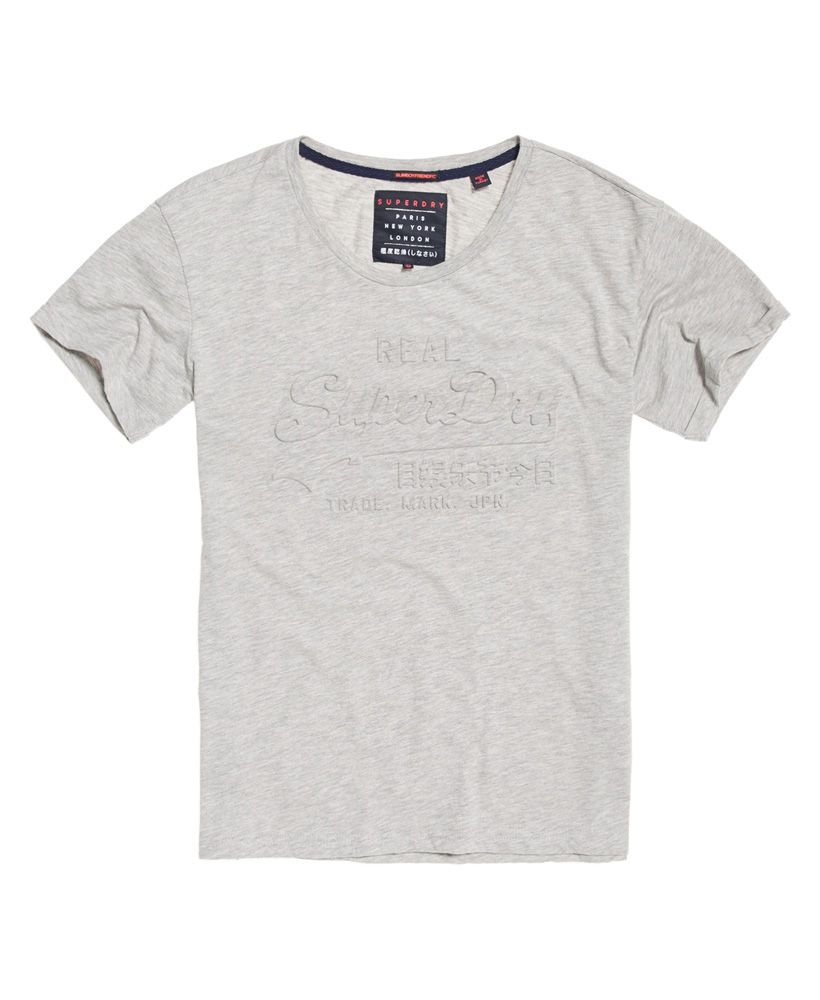 Superdry women’s Vintage Logo slim boyfriend t-shirt. This t-shirt in a new slim boyfriend style, features an embossed Real Superdry logo across the chest and turned-up sleeves.Model wears: SmallModel height: 5’ 8” (172cm)Model chest size: 30