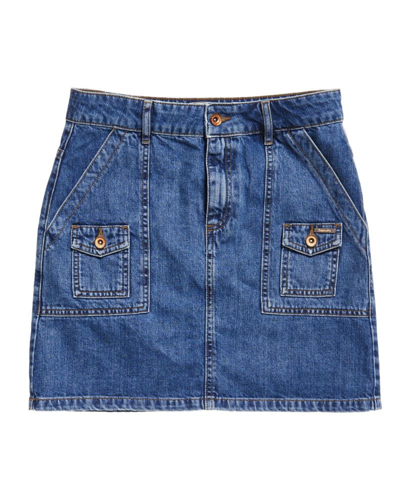 Superdry women’s Utility Patched denim skirt. A staple piece to every summer wardrobe, this A-line denim skirt features 4 functional front pockets and 2 functional back pockets. The skirt is finished with a Vintage Superdry leather logo patch and Superdry branded buttons. Team this skirt with one of our Essentials Off Shoulder Tops for a simple yet very effective look.