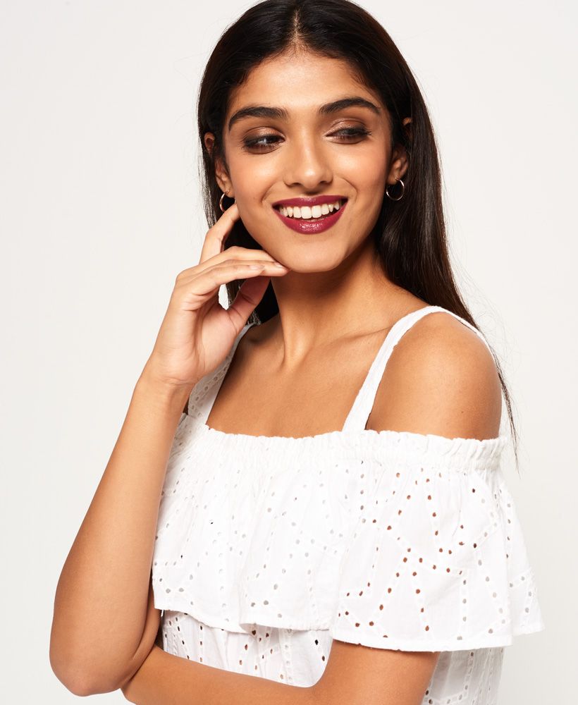 Superdry women’s Mimi Schiffli top. The Mimi Schiffli top features an all over lace insert pattern, a cold shoulder design and is finished with a Superdry logo badge near the hem.Model wears: Small Model height: 5’ 10” (178cm) Model chest size: 32