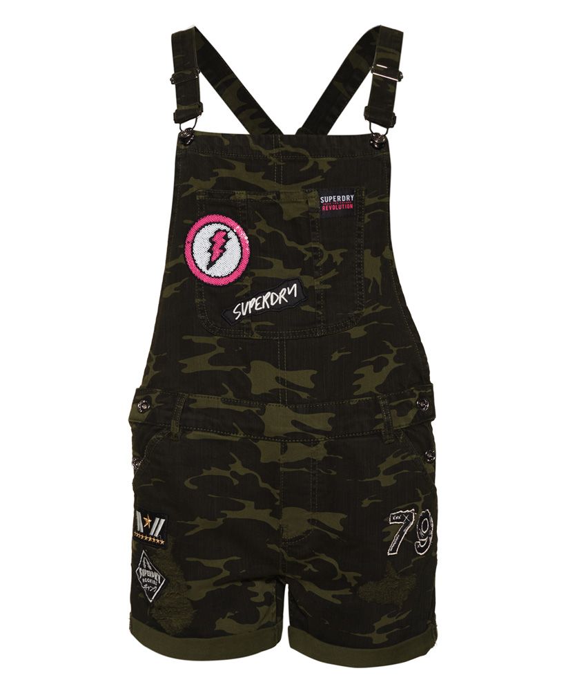 Superdry women’s Acid dungaree boyshorts. A season must-have, featuring an all over distressed look, branded buckle strap fastening, side button fastening and turned up hems. These dungaree shorts feature the classic five pocket design and are finished with a leather Superdry badge on the back of the waist.